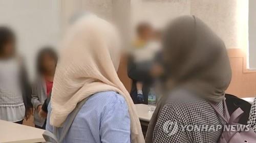 난민법은 '국민 수준 사회보장'인데…건보료 책정엔 차별 소지