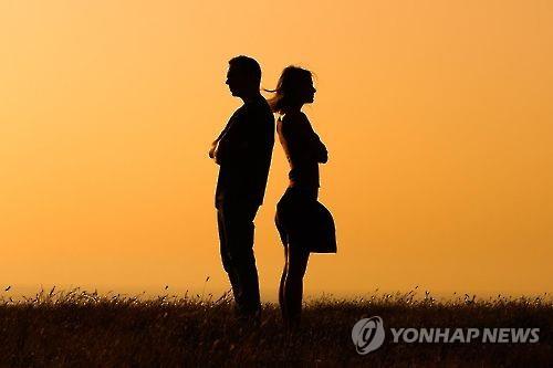 50∼60대 신중년 10명 중 4명 "황혼이혼·졸혼 할 수 있다"