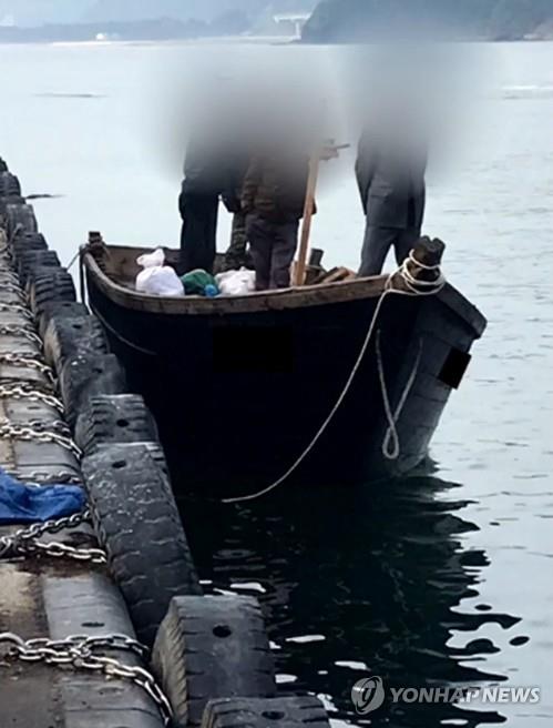 삼척항 北어선 해상서 날 밝길 기다렸다…'대기귀순' 판박이