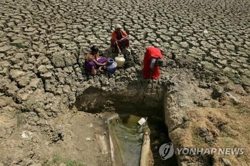 물 없어 호텔·식당 문 닫아…인도 첸나이 최악의 물 부족 사태