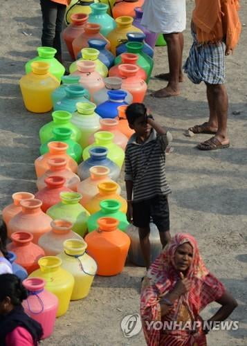 물 없어 호텔·식당 문 닫아…인도 첸나이 최악의 물 부족 사태
