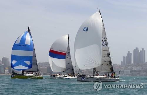 러 매체 "北 어선 추정 선박, 동해서 러시아 요트 나포 시도"