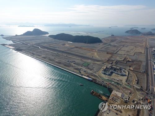 "부산항 신항 서컨테이너 부두 수심 17ｍ까지 확보한다"