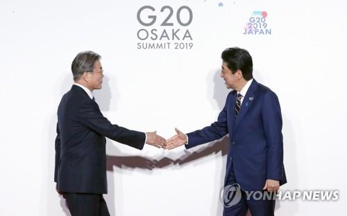 文대통령, G20 정상회의 공식환영식서 의장국 日아베와 '조우'