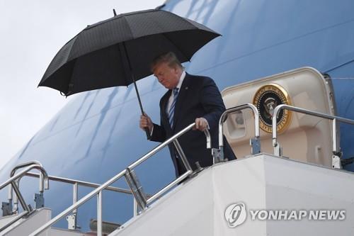 트럼프만 홀로 오사카공항 착륙…日, 특별 배려?