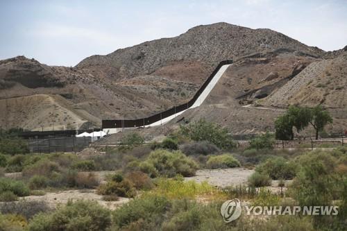 美법원, 멕시코 국경장벽에 국방예산 전용 금지 판결