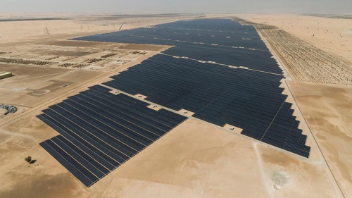 UAE, 원전 1기 맞먹는 사막 태양광 발전소 상업가동