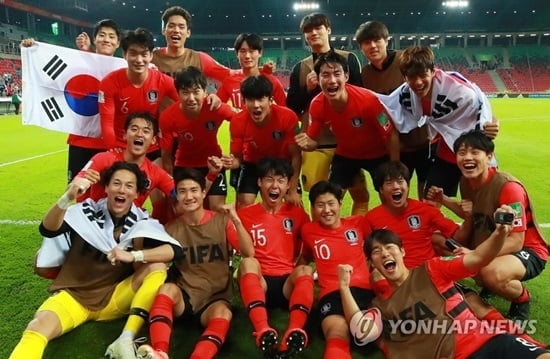 `U-20 월드컵` 한국, 아르헨티나 꺾고 16강行…5일 한일전