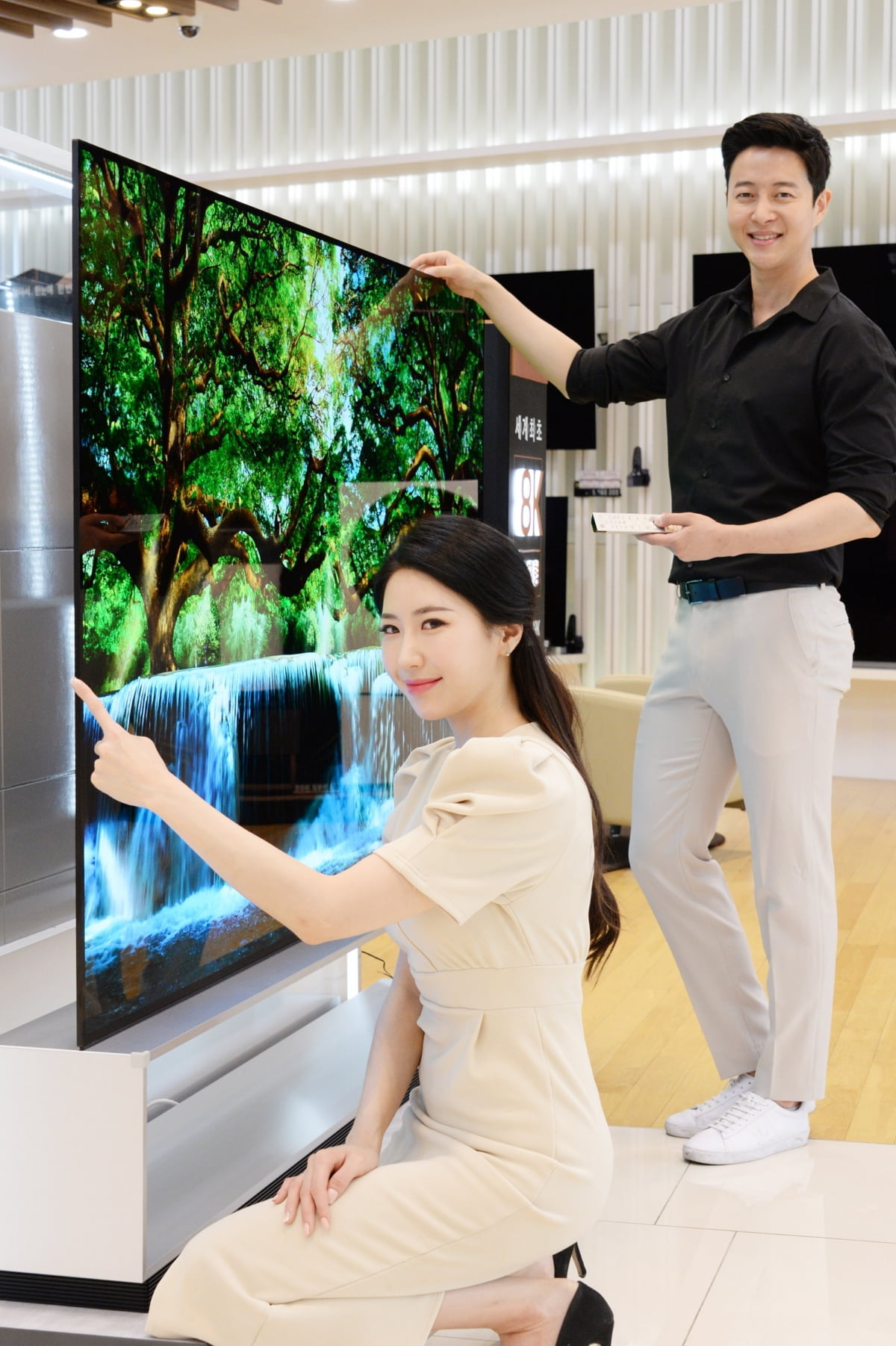 LG전자, `88인치 8K OLED TV` 출시…출고가 5,000만원