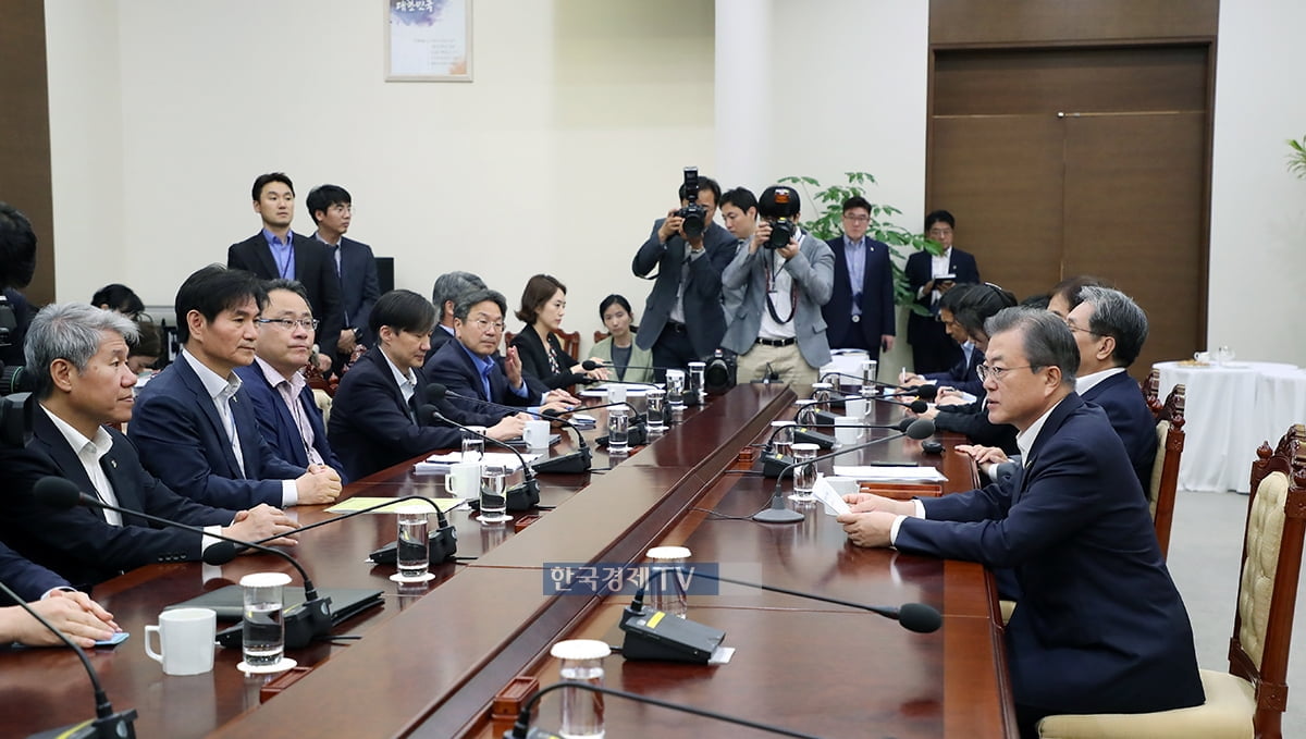 文대통령, 헝가리 유람선 사고 관련 "해외여행 안전대책 마련해라"