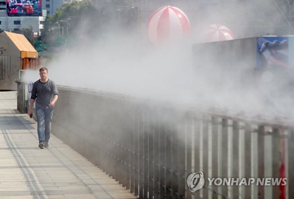 [날씨] 전국 미세먼지 `보통`~`나쁨`…무더위 계속 남부 `33도`