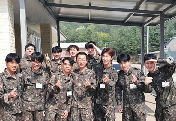 "오랜만에 만난 동기들"…군복도 패션으로 만든 유노윤호 사진 봤더니