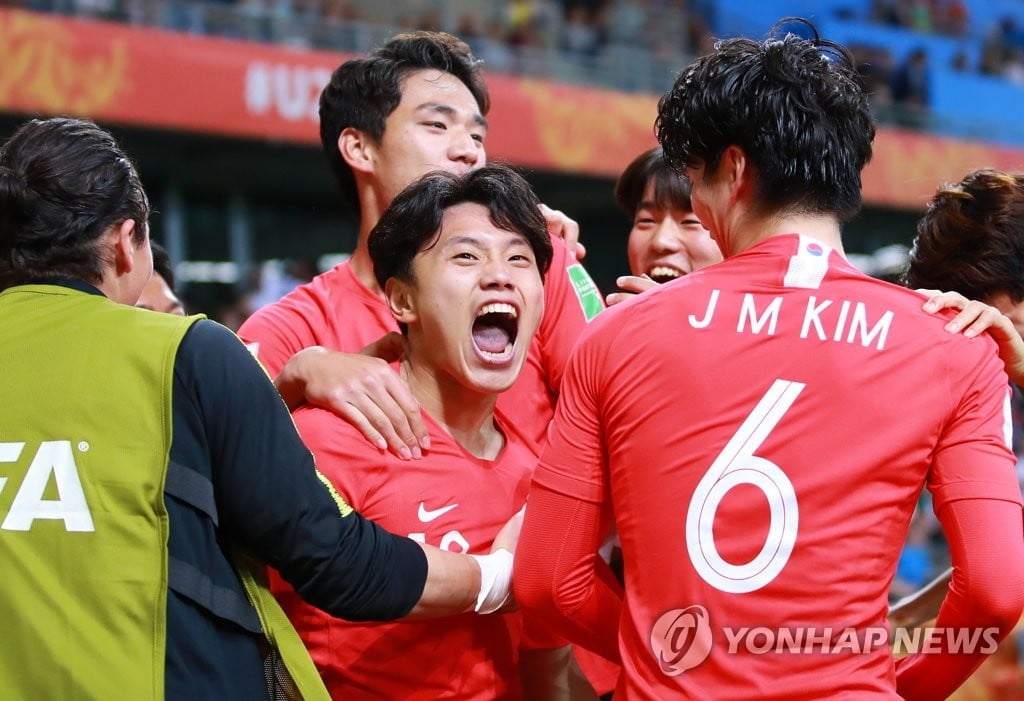 한국, 승부차기 끝에 세네갈 격파 `36년 만에 4강`