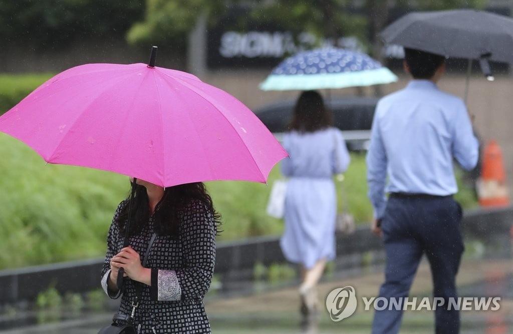 [날씨] 낮에 서울·경기부터 비 내린다..최고 80mm