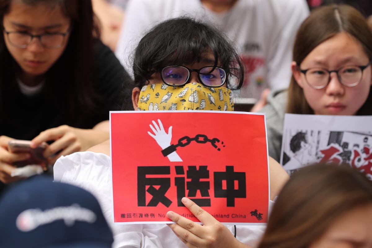 [속보] 홍콩 캐리 람 행정장관 "송환법 연기…비판 수용"