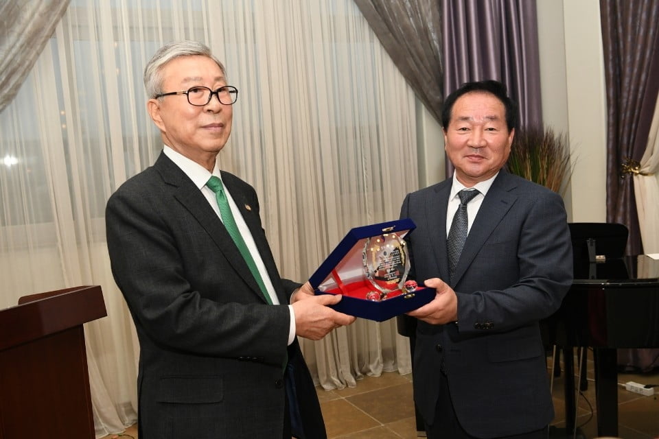 한왕기 평창군수, 평화공로상 수상