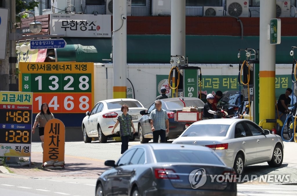 서울 휘발유값 1,500원 대...한 달째 하락세