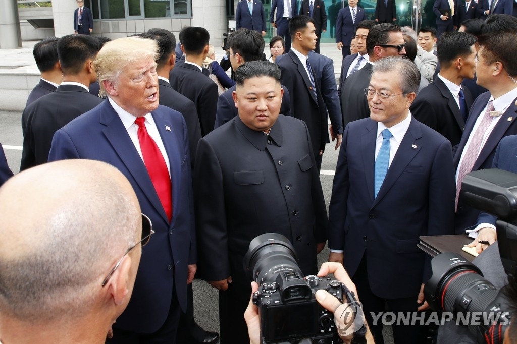 [남북미 판문점 회동] `리얼리티 쇼` 방불케 한 극적 만남…두 정상 `케미` 빛났다