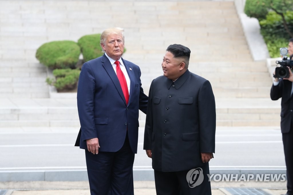 [남북미 판문점 회동] `리얼리티 쇼` 방불케 한 극적 만남…두 정상 `케미` 빛났다