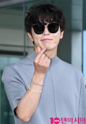 [TEN PHOTO]김재욱 &#39;심쿵하트&#39;