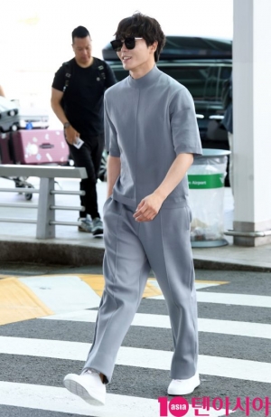 [TEN PHOTO]김재욱 &#39;작심하고 꾸민 공항패션&#39;