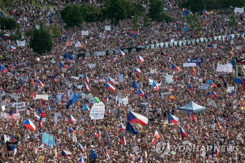 체코 공산정권 붕괴 후 최대 시위…25만명 "부패 총리 물러나라"