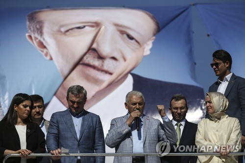 경제난 속 '에르도안 불패' 깨져…"여당 AKP, 하락 시작" 전망도