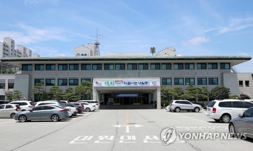 태안군수 비판한 현수막 없어져…경찰 수사 의뢰