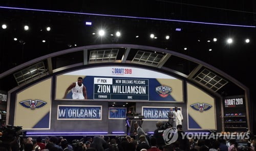 '예상대로'…자이언 윌리엄슨, 전체 1순위로 NBA 뉴올리언스행