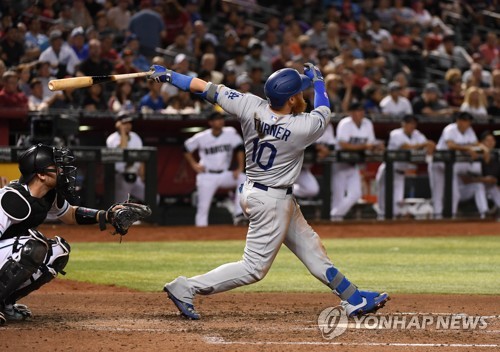 MLB 다저스, 장타 3방으로 애리조나에 역전승