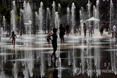 프랑스, 폭염으로 전국 단위 중학교 졸업시험 연기