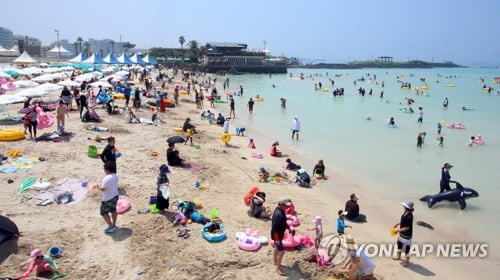 [#꿀잼여행] 제주권: 쪽빛바다가 부른다…여름해수욕장 22일부터 줄줄이 개장