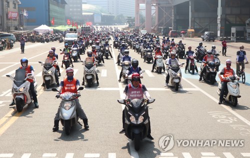 현대중공업 "단협 승계 대화하자"…노조, 파업 지속