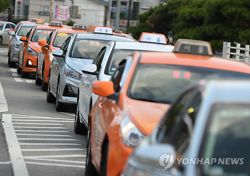 "앱 목적지 보고 선별도 승차거부" 서울시 '강제배차 앱' 새도전