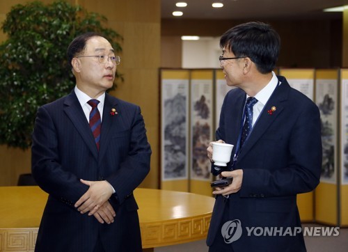 홍남기 "김상조 새정책실장 만났다…두 목소리 나지 않게 할 것"