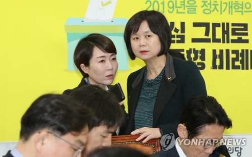 문 대통령 북유럽行에 與 "평화협력 기반" 한국당 "현실 도피"