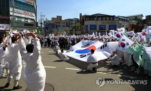 100년 전 그날 함성 그대로…속초 대포만세운동 재현