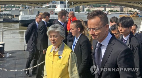 강경화 "유실 방지망 설치 어려운 상황…구조물 설치 검토"