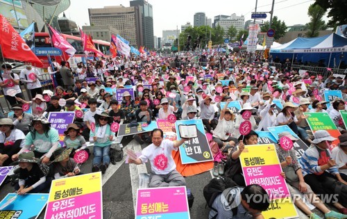 무지개로 물든 서울광장…'평등 향한 도전' 서울퀴어문화축제