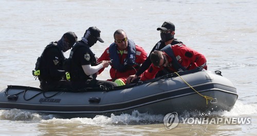 "'헝가리 유람선' 입원 생존자 안정적이나 쇠약…퇴원 미정"