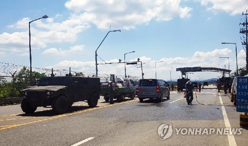 휴일에도 돼지열병 유입 차단 총력…남북 접경 방역 강화