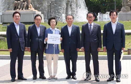 한국당, 靑 항의 방문해 '서훈·양정철 회동' 감찰 요구