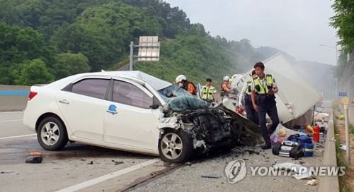 조현병 운전자 고속도로 역주행에 어린이·예비신부 등 3명 사망