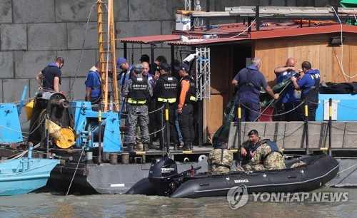 '다뉴브의 비극' 일주일…실종자 수색·선체 인양 고비