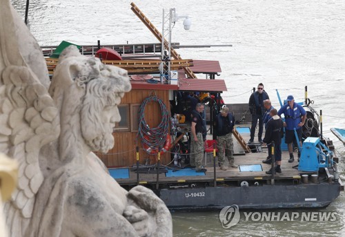 '야속한 수위'…인양 크레인 9일에야 침몰현장 도착 예상