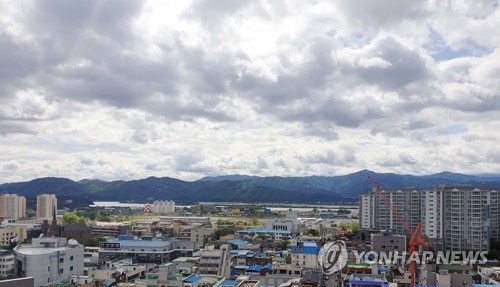 [날씨] '토요일 나들이 가볼까'…비 그치고 구름만