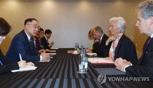 홍남기·IMF총재, "한국 확장적 재정정책 필요" 공감대