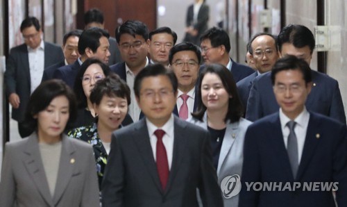 한국당 "與, 경기하방에도 총선에 눈멀어…'기승전 추경'이냐"