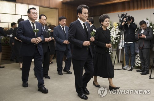 정동영 "이희호 여사, DJ 민주화 동지로 굳건히 옆자리 지켜"