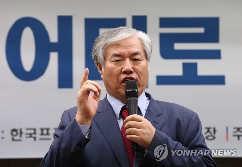 전광훈 "문 대통령 청와대 나와야"…하야 거듭 요구